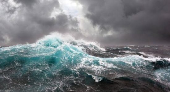 Waspada! Gelombang Tinggi dan Hujan Lebat Akan Terjang Maluku Utara