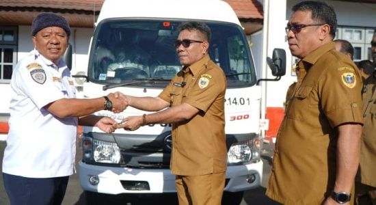 Wawali Tidore Kepulauan Tekankan Disiplin ASN dan Serahkan Bus Sekolah