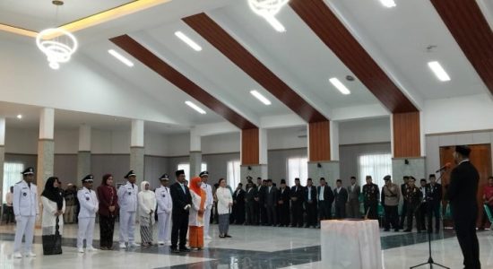 Pj Sekda dan Lima Kepala Desa Resmi Dilantik Bupati Bassam