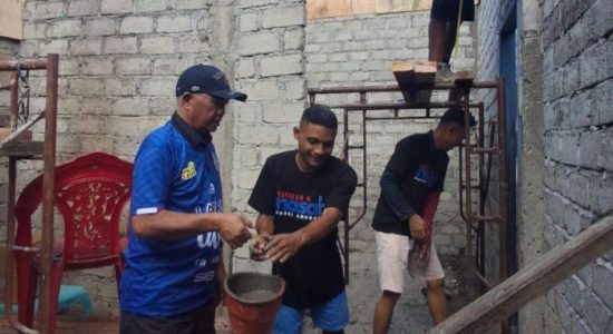 Nasab Foundation Bangun Rumah Warga Sasa, Wawali Ternate Ikut Gotong Royong