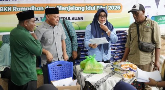 Wagub Sarbin Pimpin Gerakan Pasar Murah di Tidore, Warga Antusias