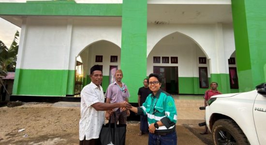 Ramadan Penuh Berkah, PT Karya Wijaya Salurkan Sembako dan Perlengkapan Salat di Gebe