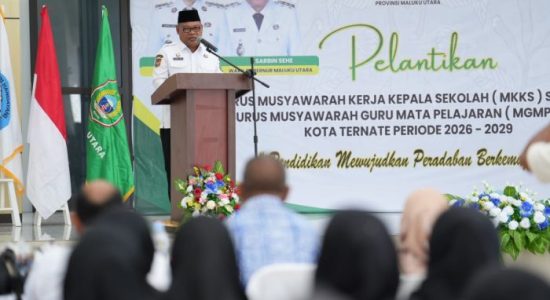 Lantik MKKS-MGMP Ternate, Sekda Maluku Utara Dorong Transformasi Digital Pendidikan
