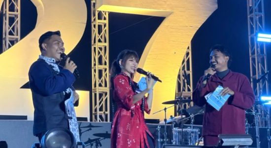 Rina Nose Cari Gohu, Tirukan Gaya Gubernur Sherly di Pesta Rakyat Maluku Utara