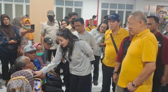 Gubernur Sherly Kunjungi Bakti Sosial Operasi Katarak Gratis Kejati di RSUD CB