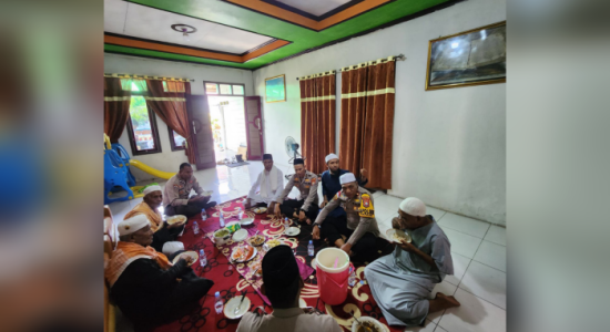 Kapolsek Patani Halmahera Tengah Gencar Sambang Desa, Perkuat Silaturahmi dan Kamtibmas