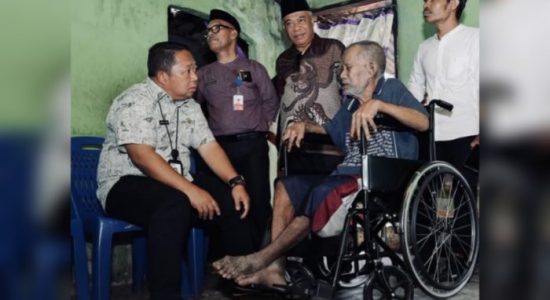Serahkan Bantuan untuk Warga Fitu, Sekda Rizal: Pemerintah Hadir Respons Kondisi Sosial