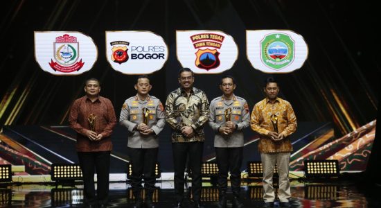 Layanan Kesehatan Jadi Andalan, Bupati Ubaid Raih Pimpinan Daerah Award 2026