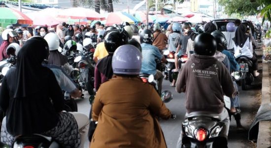 Hari Pertama Ramadan, Kawasan Pasar Higienis Ternate Macet Jelang Berbuka