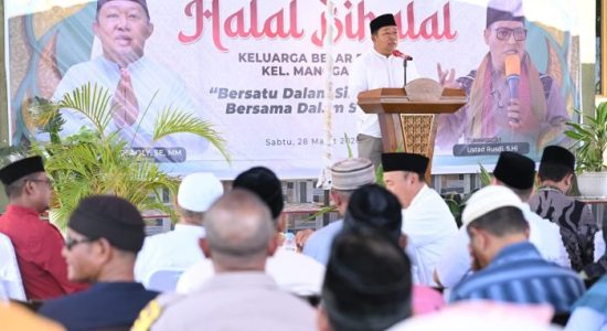 Halal Bihalal RW 001 Mangga Dua, Sekda Ternate Ajak Warga Perkuat Kebersamaan