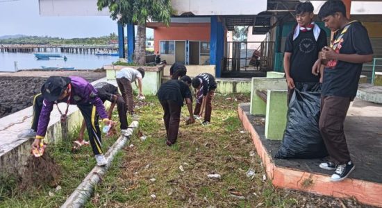 Pramuka Morotai Gelar Bakti Sosial Lingkungan Jelang Jambore Nasional
