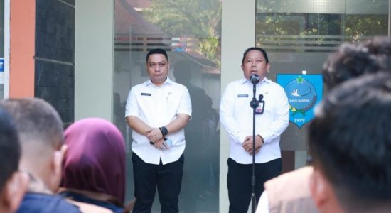 Rabu Menyapa di BP2RD Ternate, Sekda Rizal Apresiasi Kinerja dan Bagi Hadiah ASN