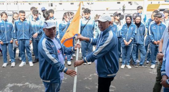 Wawali Nasri Lepas Kontingen POPDA, Ternate Pasang Target Juara Umum