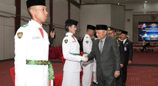 Wagub Sarbin Kukuhkan Puluhan Paskibraka Maluku Utara, Siap Bertugas di HUT ke-81 RI
