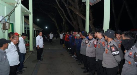 Sekda Rizal Pimpin Tim Gabungan Padamkan Kebakaran TPA Buku Deru-Deru