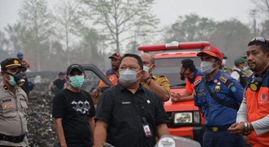 Sekda Rizal Kawal Penanganan Kebakaran TPA Buku Deru-Deru, Apresiasi Tim Gabungan