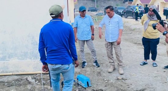 Bupati Ikram Resmikan Air Bersih, Warga Minta Jalan dan Drainase