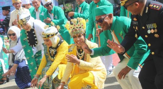 Wajah Budaya di HUT ke-23 Sula, Bupati Fifian Tunjukkan Kepiawaian Ronggeng Gala