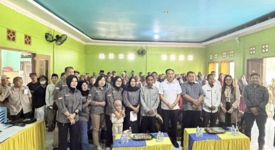 Sekda Halmahera Timur Launching Bantuan Sosial, Ribuan Lansia Jadi Penerima