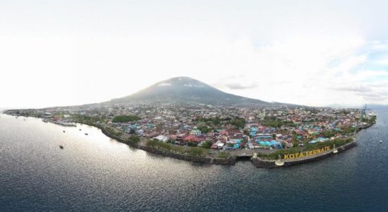 Komitmen Sanitasi Menguat, Wali Kota Ternate Terima Penghargaan HAKLI