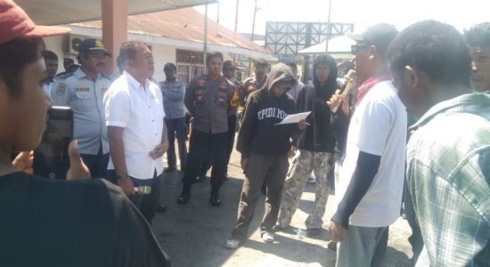 Mahasiswa Kasiruta Timur Halmahera Selatan Geruduk Dishub, Tuntut Solusi Transportasi Laut