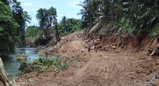 Proyek Breakwater, Bisnis Batu: Ada yang “Bermain” dari Hulu Ake Toniku