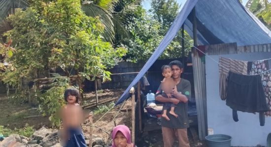 Derita Satu Keluarga Halmahera Selatan Tinggal di Tenda Usai Kebakaran Rumah