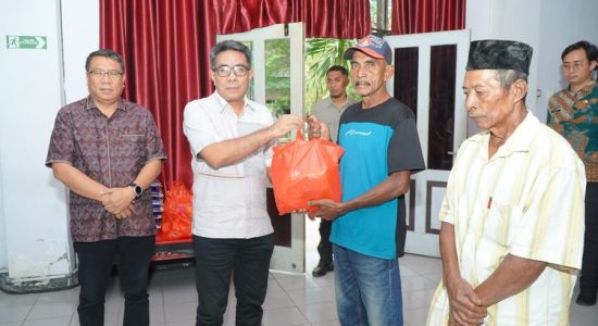 Pemkot Tidore dan BAZNAS Salurkan Beras Zakat Fitrah dan Paket Ramadan