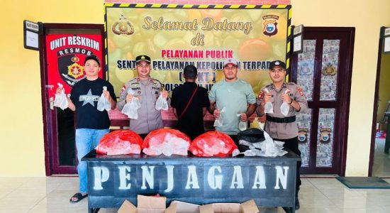 Jelang Lebaran, Polsek Gebe Halmahera Tengah Sita Ratusan Kantong Cap Tikus