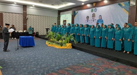 Wagub Sarbin Lantik TP-PKK Maluku Utara, Singgung Tantangan Berat Keluarga di Daerah