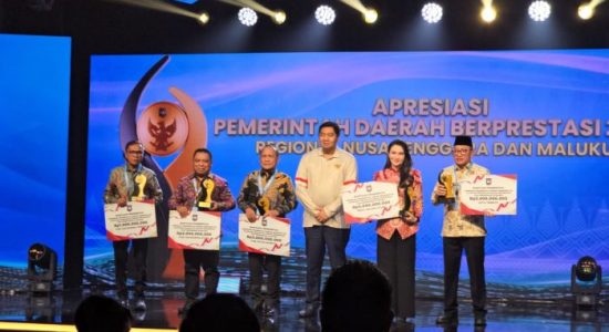 Rusli Sibua Bawa Morotai Sabet Penghargaan Penanggulangan Kemiskinan dan Stunting