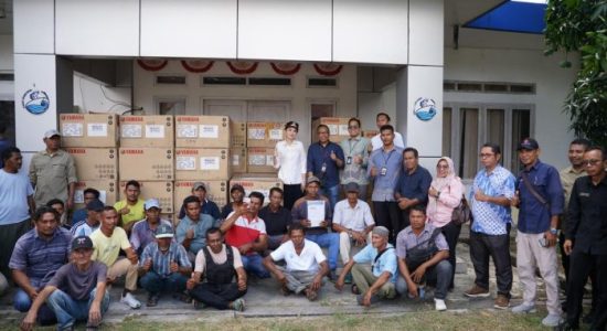 Gubernur Sherly Perkuat Nelayan Maluku Utara, Salurkan Mesin Kapal hingga Jamin BPJS