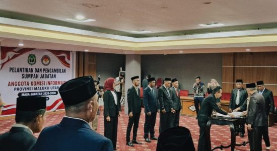 Lantik Komisi Informasi, Wagub Sarbin: Apa yang Dikerjakan Pemerintah Harus Diketahui Rakyat
