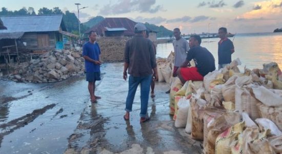 Reses di Sidopo Halmahera Selatan, Irawan Adam Soroti Talud Bermasalah