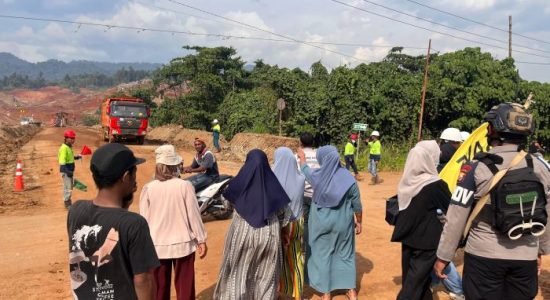 Koalisi Save Sagea Blokade Tambang Nikel Diduga Ilegal di Halmahera Tengah