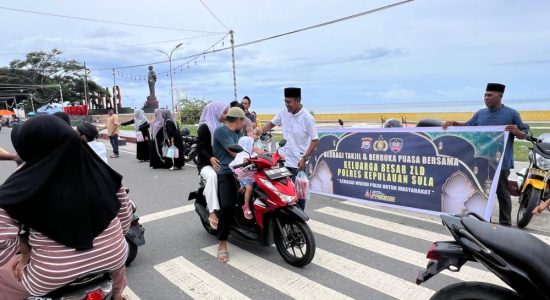 Berkah Ramadan: Keluarga Besar ZLD Polres Sula Bagikan Takjil Gratis untuk Warga
