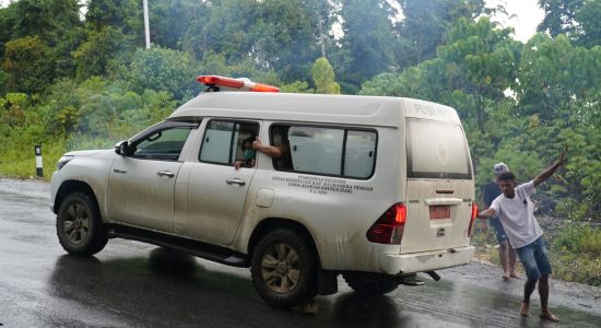 Relawan di Tanjakan Maut Tabalik: Ketika Rasa Kemanusiaan Lebih Kuat dari Rasa Takut