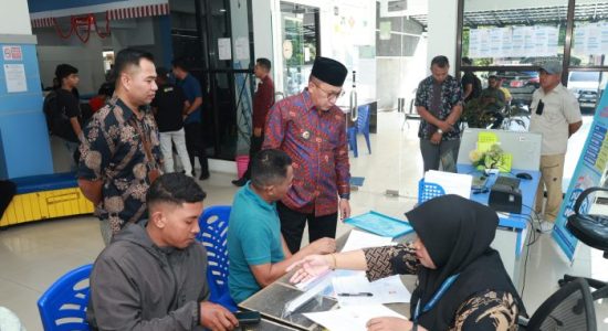 Wali Kota Ternate Awasi Ketat ASN Usai Libur Panjang, Fokus pada Pelayanan