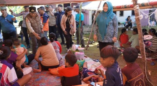 Wali Kota Ternate Antar Bantuan dan Beri Semangat Warga Batang Dua