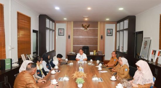 Sekda Ternate Fasilitasi Sinergi OPD dan KKN UGM untuk Pemberdayaan Masyarakat Hiri