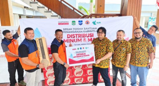 Dukung Penanganan Kebakaran TPA Ternate, PT HM Sampoerna Serahkan Bantuan Kemanusiaan