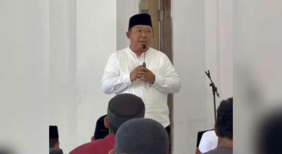 Sekda Ternate Serahkan Bantuan Masjid Rausan Fiqr, Dorong Sinergi Pemerintah dan Masyarakat