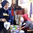 Bagi Masker Gratis, Nurlela Donasikan Separuh Gaji untuk Sedekah Sembako