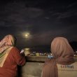 Antusiasme Warga Ternate Menyaksikan Detik-detik Gerhana Bulan