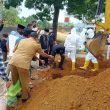 Foto: Proses Pemakaman Jenazah Mantan Wali Kota Ternate