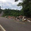 Sampah Menumpuk di Jalan, Warga di Kepulauan Sula Protes