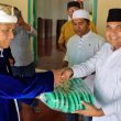 Program Seribu Sandal MCMI Mulai Disalurkan dari Masjid Kesultanan Ternate
