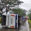 Mini Bus Terbalik di Jalan Bandara Emalamo Sanana, Satu Meninggal