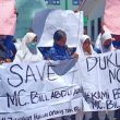 Puluhan Siswa Morotai Menunggu Putusan dengan Tangisan di Depan Kantor Kejari