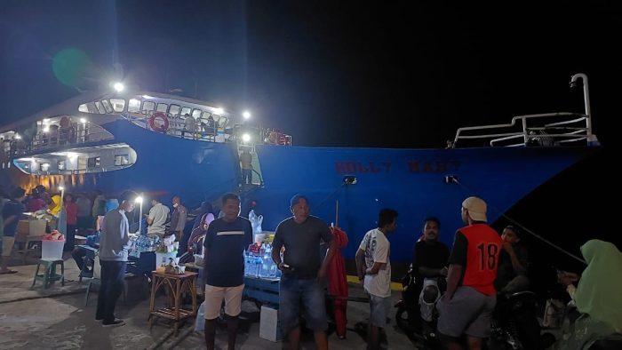 KM Holly Mary saat berlabuh di Pelabuhan Imam Lastori, Pulau Morotai, Oktober 2022 || Foto: Firjal/HMN